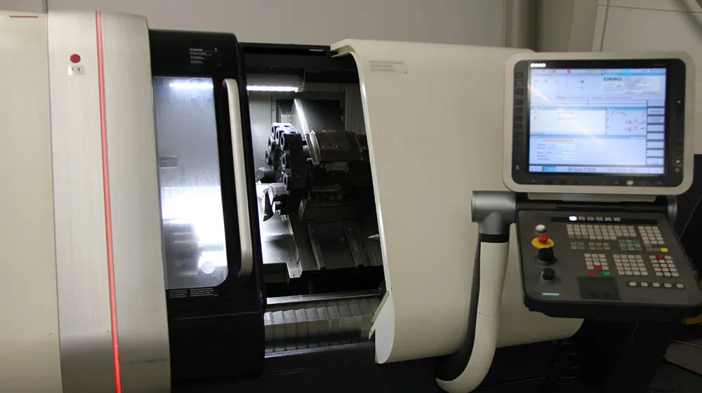 Moderne CNC Drehmaschine